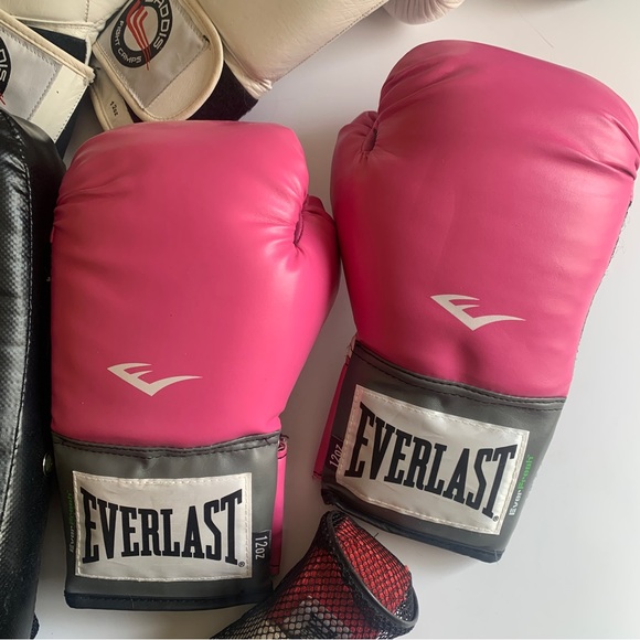 Couples Boxing Set - Gloves & Pads - Picture 6 of 6